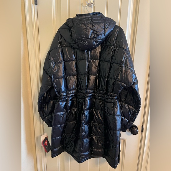 NWT FREE PEOPLE MOVEMENT Patricia Packable Poncho Puffer in Black size Medium - Picture 7 of 9